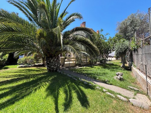 Private villa with garden and WiFi! Very close to the beach of Solanas!