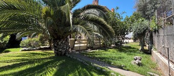 Private villa with garden for two families !!100m from Solanas beach! 🏖