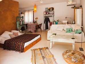 5 bedrooms, iron/ironing board, free WiFi, bed sheets - Hacienda Ses Caletes, Ibiza. Panoramic views. A few minutes from the beach. (Sant Vicent de sa Cala)