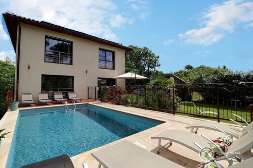   Magnifique Villa, jacuzzi et piscine chauffée privés, classée 4*