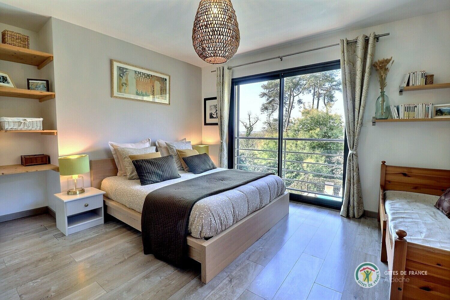 3 多间卧室、办公桌、熨斗/熨衣板、旅行婴儿床