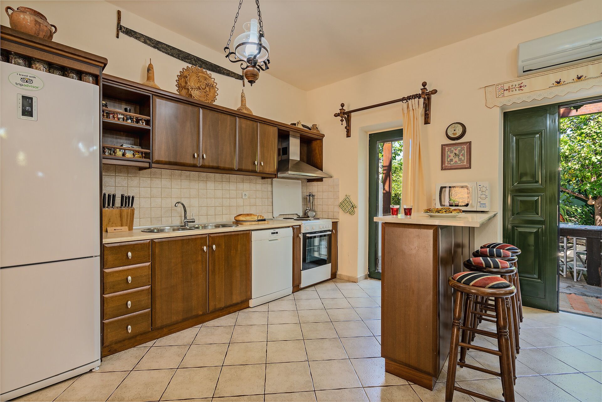 Traditional Villa, Private Pool, Family Atmosphere