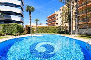 Pool - AirCon Apartment · Beach 50m · Parking · Pool · UHC LES ONES (Salou)