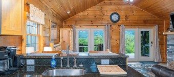 Romantic LURAY Mountain Log Cabin #4 Couples Hot Tub Stone Fireplace Mtn Views