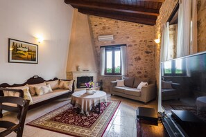 Smart TV, fireplace, DVD player, table football