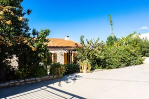 Property grounds - Traditional House With Pool And Great View! (Rethymno)