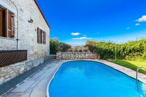 Outdoor pool - Traditional House With Pool And Great View! (Rethymno)
