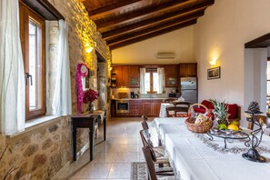 Fridge, microwave, oven, stovetop - Traditional House With Pool And Great View! (Rethymno)