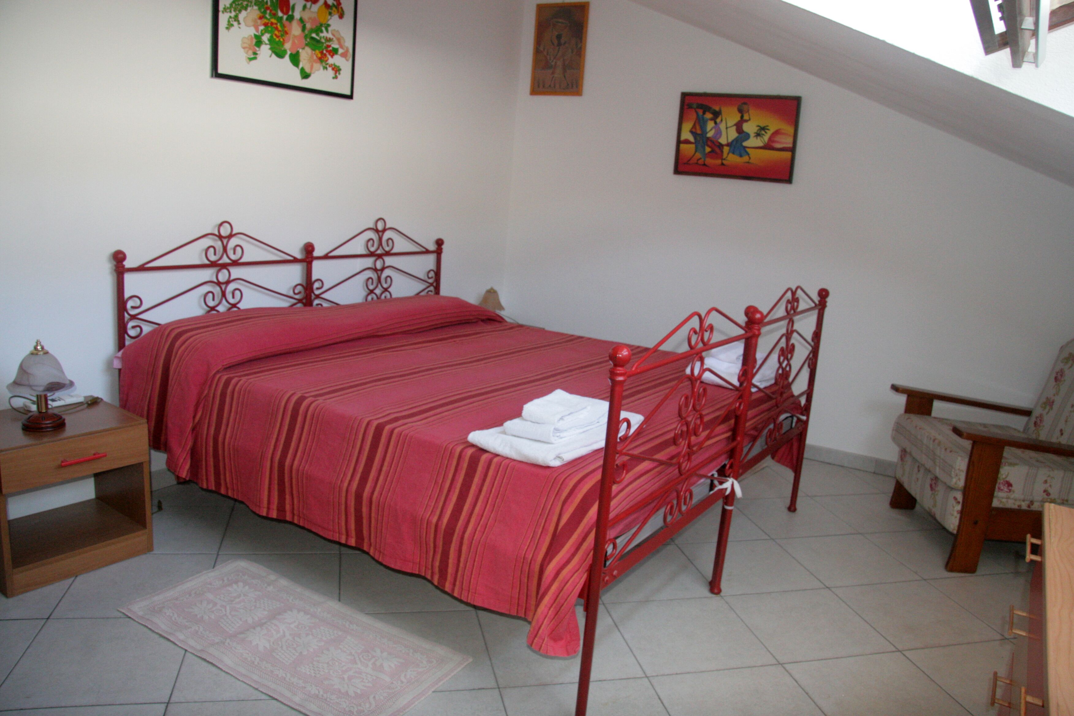 2 bedrooms, in-room safe, desk, iron/ironing board
