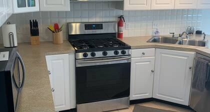 "BeachWalk" -yksikkö 1 "Vain muutaman askeleen päässä rannasta", myös ravintoloita ja baareja!