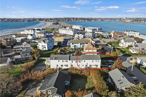 "BeachWalk" -yksikkö 1 "Vain muutaman askeleen päässä rannasta", myös ravintoloita ja baareja!