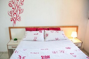 3 chambres, fer et planche à repasser, Wi-Fi, draps fournis