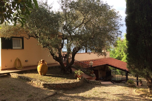 Main access, upper level left, lower level right