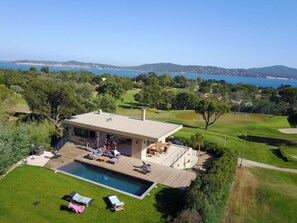 المنشأة من الخارج