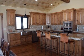 Fridge, microwave, oven, stovetop - Cozy Cabin | 20 MI to YNP | Walk to Henry’s Lake (Island Park)