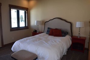 2 bedrooms, desk, iron/ironing board, free WiFi