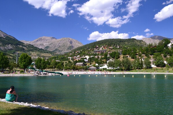 Beach - Spacious apartment with large terrace in nature (Allos)