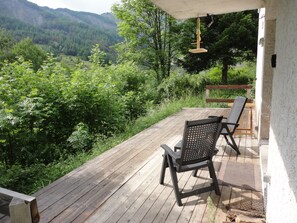 Terrace/patio - Spacious apartment with large terrace in nature (Allos)