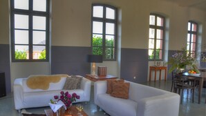 Unclassified image, 5 of 30, button - Enjoy your holiday in a former school in the French Limousin (Troche)