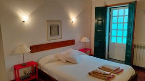 4 bedrooms, iron/ironing board, travel cot, WiFi