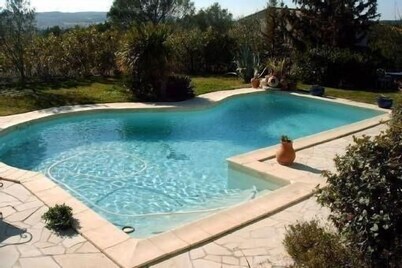 Charming villa with swimming pool, Avignon, 6 people, large Mediterranean garden