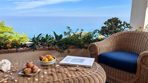 PANORAMINEN VILLA SEANSA, jossa on uima-allas