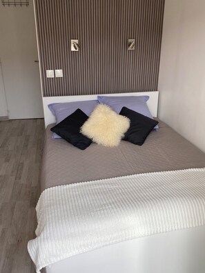 2 Schlafzimmer, Bügeleisen/Bügelbrett, Reisekinderbett, kostenloses WLAN