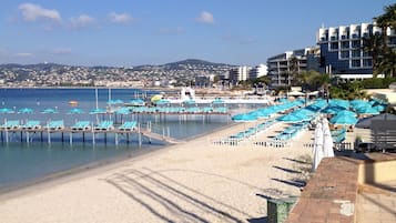 Una spiaggia nelle vicinanze, teli da spiaggia
