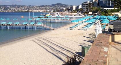 CLOSE TO THE BEACH AND ALL THE SHOPS