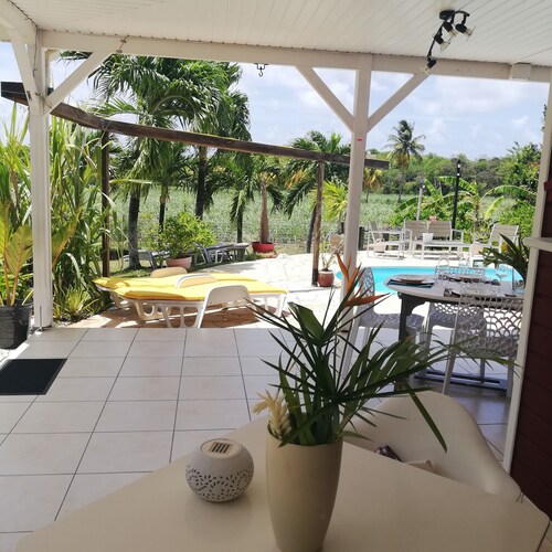 Caravelle peninsula, opulent villa with swimming pool, seafront