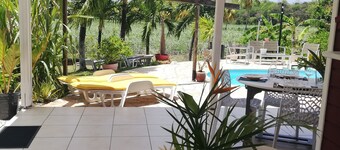 Caravelle peninsula, opulent villa with swimming pool, seafront