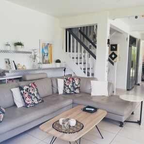 Smart TV, books, offices - Caravelle peninsula, opulent villa with swimming pool, seafront (La Trinité)