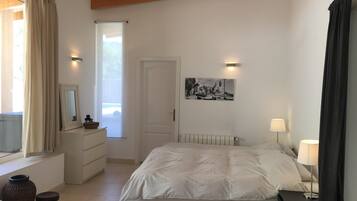 5 Schlafzimmer, Schreibtisch, Bügeleisen/Bügelbrett, kostenloses WLAN