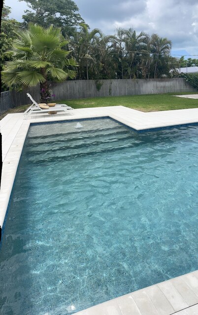 Charming Beach Cottage with private pool! One mile to stunning Horizon Beach!
