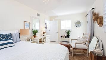 3 quartos, escrivaninha, ferros/tábuas de passar roupa