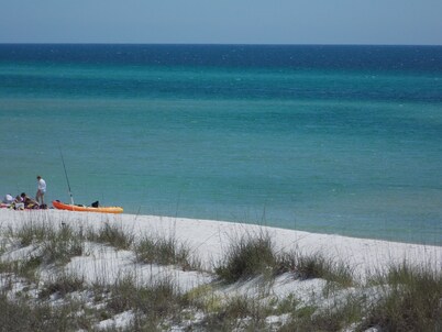 Come Escape To The Cape
Relaxing Barrier Dunes retreat/Steps to pool