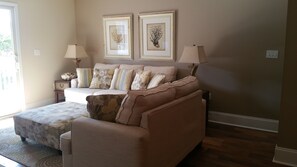 Smart TV, books - Come Escape To The Cape
Relaxing Barrier Dunes retreat/Steps to pool (Port St. Joe)