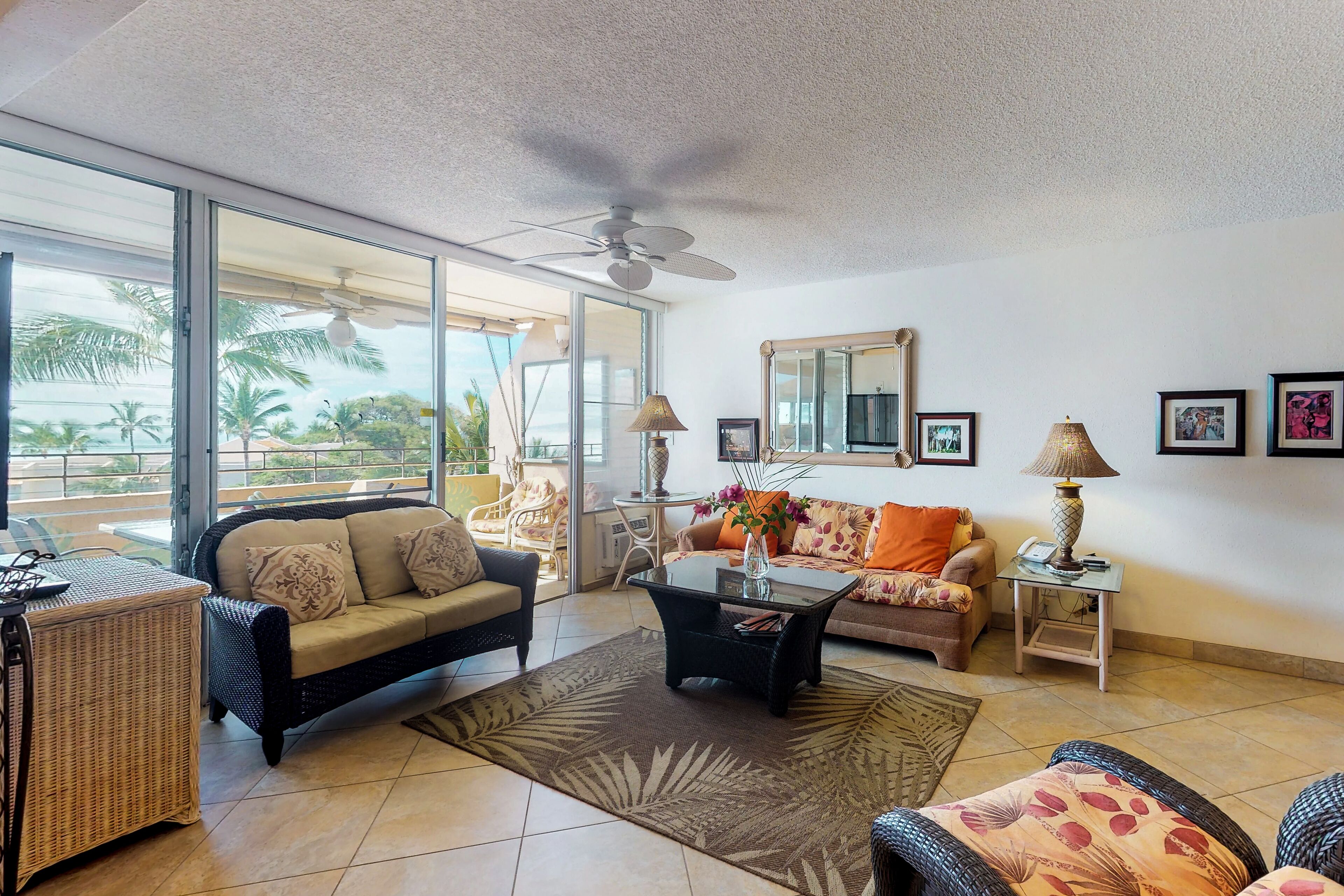 Top-floor oceanfront condo with sweeping ocean views, lanai, partial A/C
