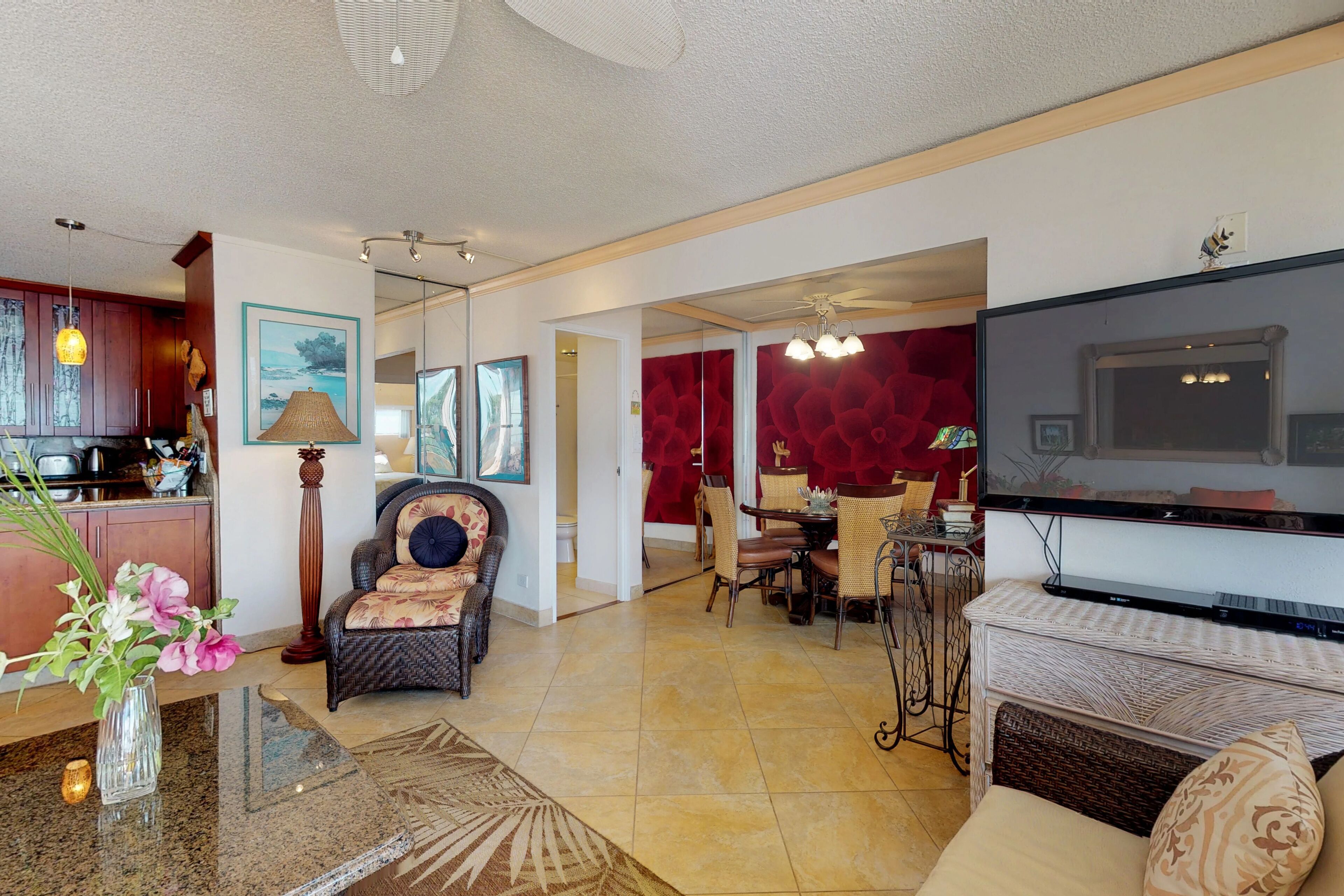 Top-floor oceanfront condo with sweeping ocean views, lanai, partial A/C