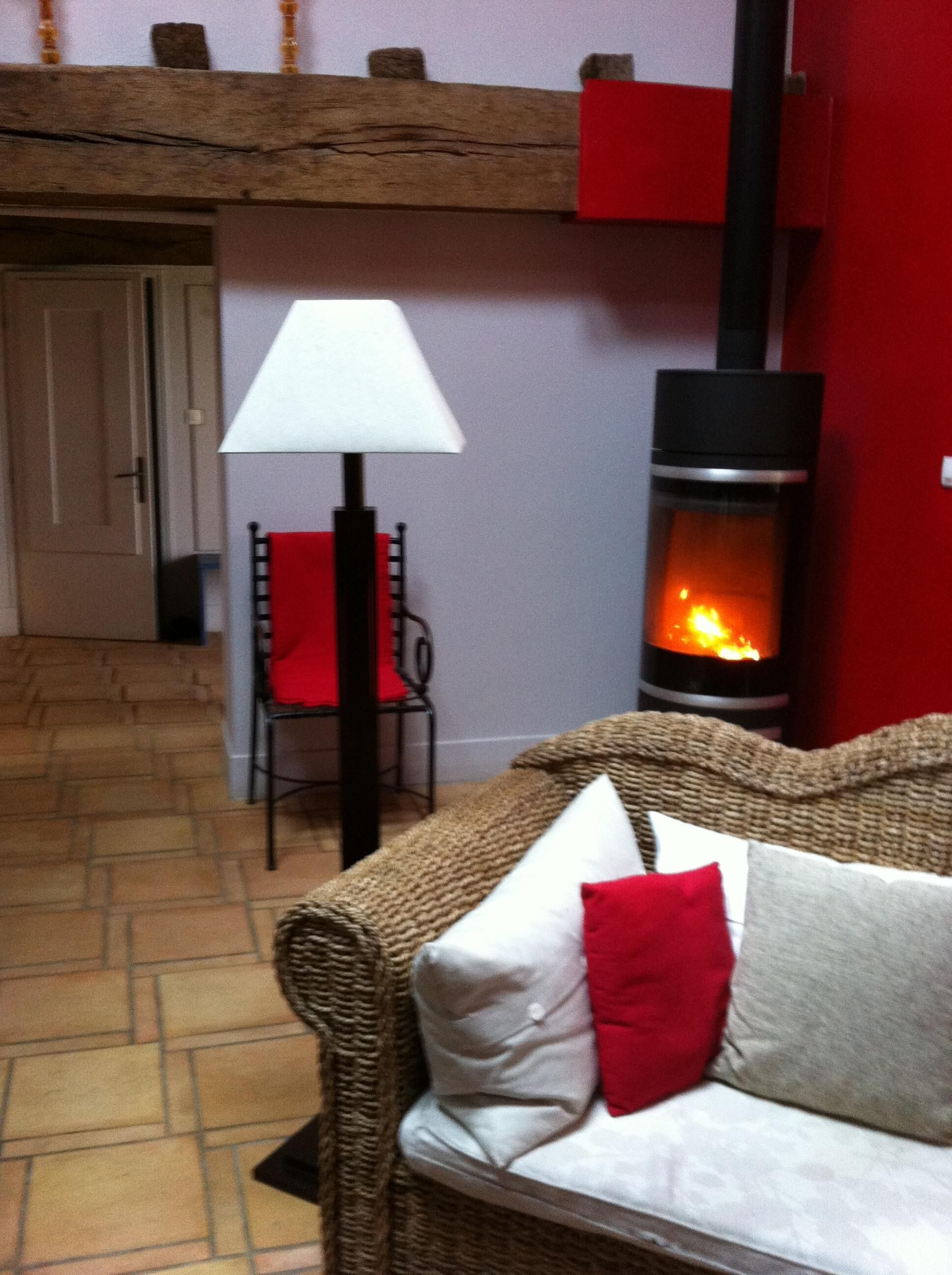 18th century barn, exceptional site, swimming pool, 35 minutes from the ocean