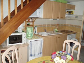 Fridge, microwave, oven, stovetop - Beautiful holiday villa, ideal for a relaxing holiday, located 10 minutes from the sea (Port-La-Nouvelle)