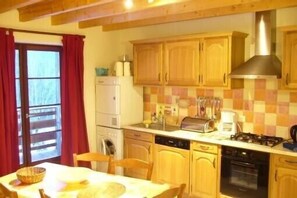 Fridge, microwave, oven, stovetop - Gite Le Royal 2 ears For 2 to 5 people in the mountains (Saint-Martin-En-Vercors)