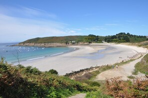 Una spiaggia nelle vicinanze