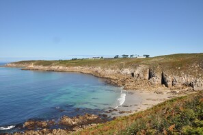 Una spiaggia nelle vicinanze