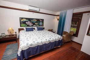 6 camere, una scrivania, ferro/asse da stiro, culla da viaggio