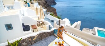 SantoriniParadise: PARADISE cave house, indoor winery & outdoor hot tub, Caldera