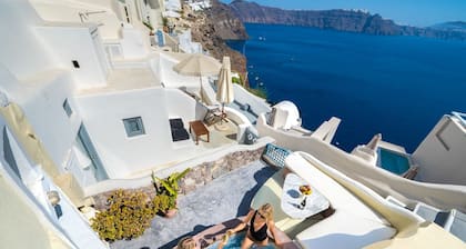 SantoriniParadise: maison troglodyte PARADISE, établissement vinicole intérieur et bain à remous extérieur, Caldera