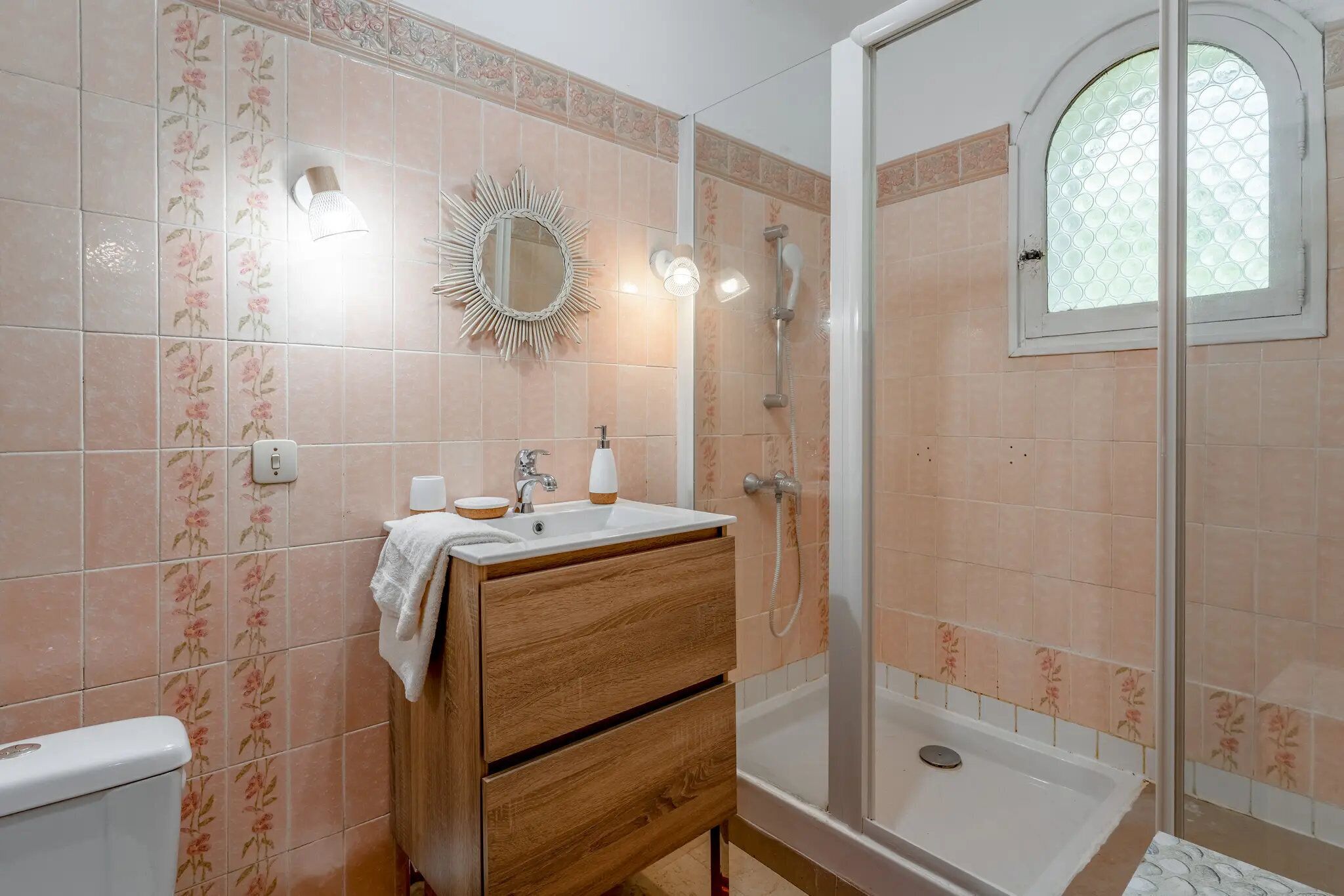 Dusche, Haartrockner, Toilettenpapier