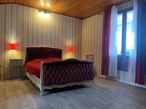 4 chambres, fer et planche à repasser, lit parapluie, Wi-Fi gratuit