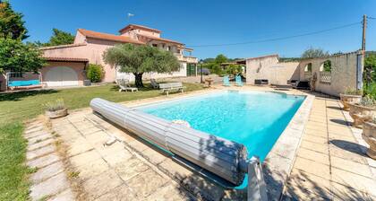 Large house for 2 to 8 people with private pool